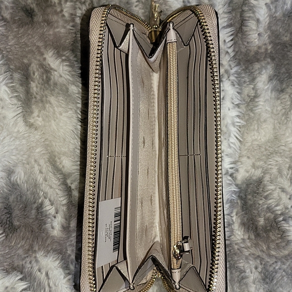 Boxed Large Continetal Wallet - Picture 2 of 2